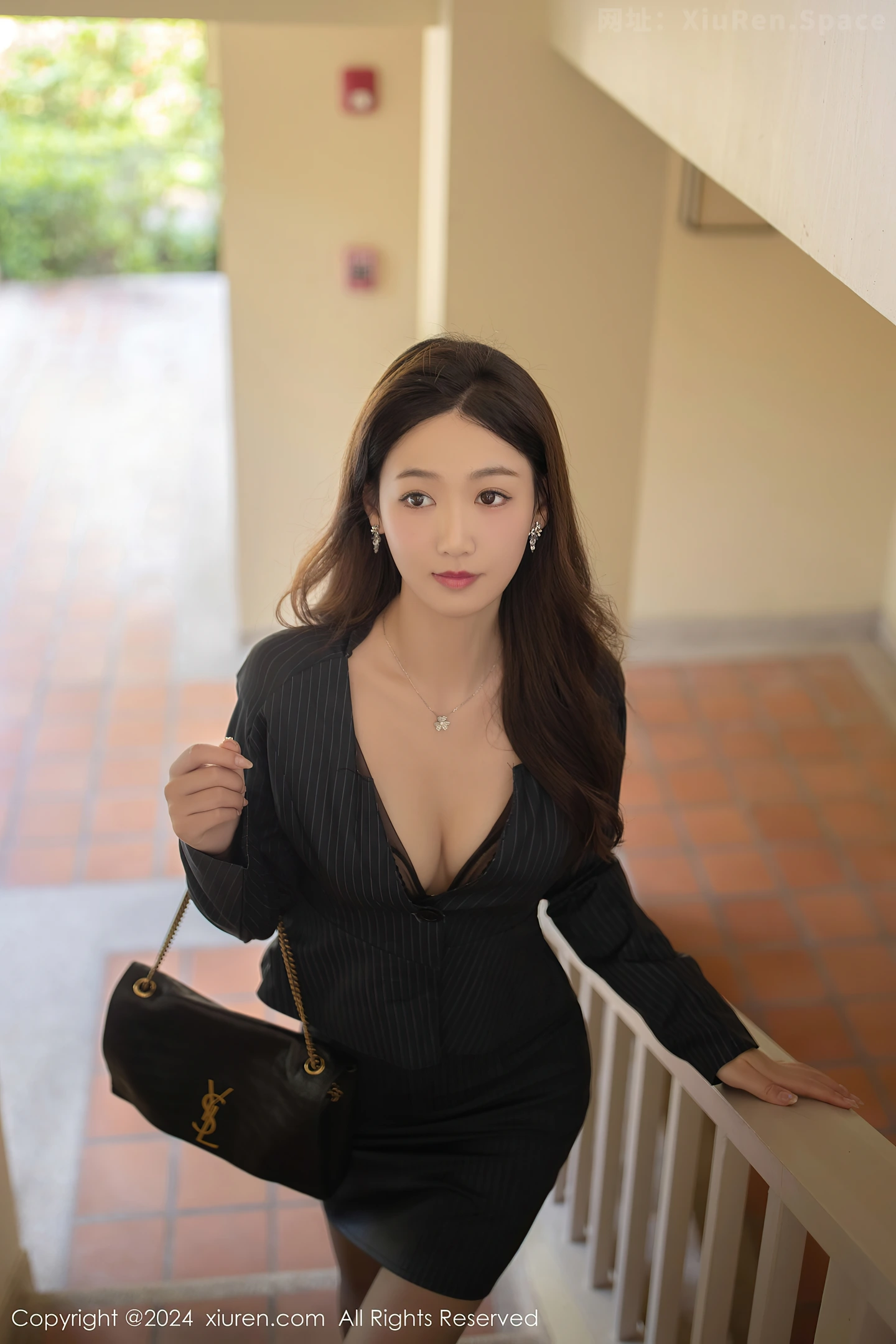 图片[4]-[XiuRen秀人网]VOL.7928 模特唐安琪性感OL装扮露黑色薄纱内衣配超薄黑丝极致魅惑写真80P-秀人网官方网站